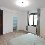 Mrș House 1 *
