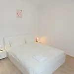 Mrș House 1 펜션 부쿠레슈티