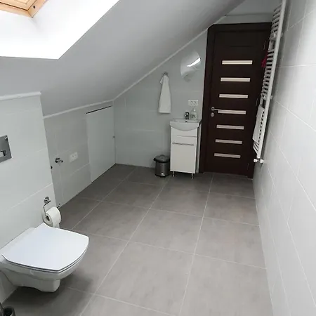 Mrs House 1 * בוקרשט