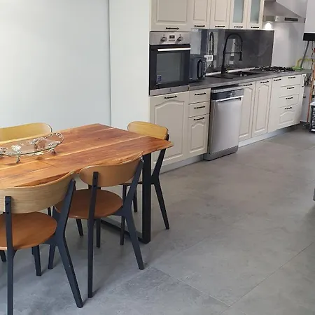 בית נופש Mrs House 1 *