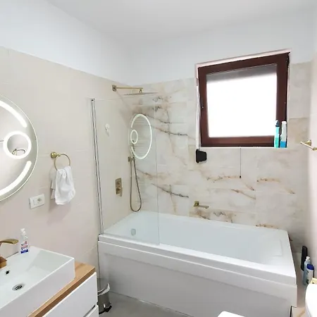 Mrs House 1 * בוקרשט