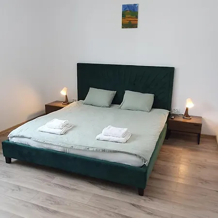 Mrs House 1 בוקרשט