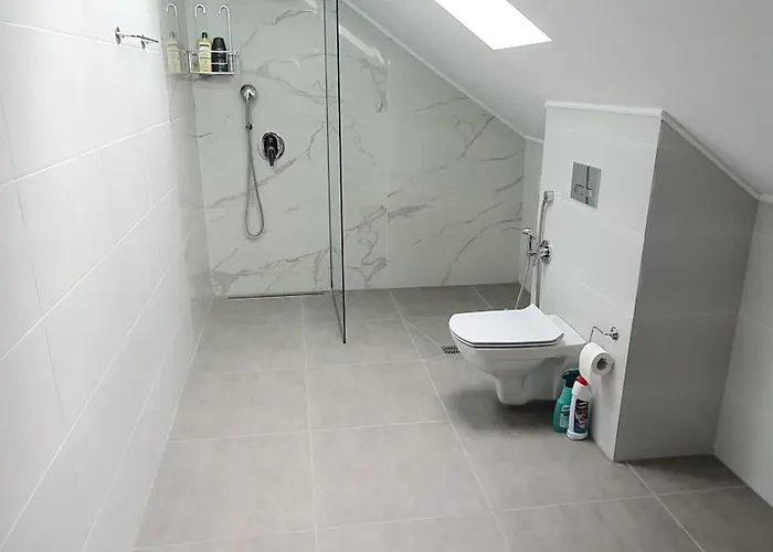 Mrs House 1 Бухарест