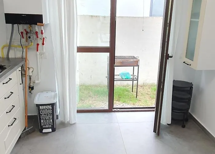 Mrs House 1 * Bucureşti