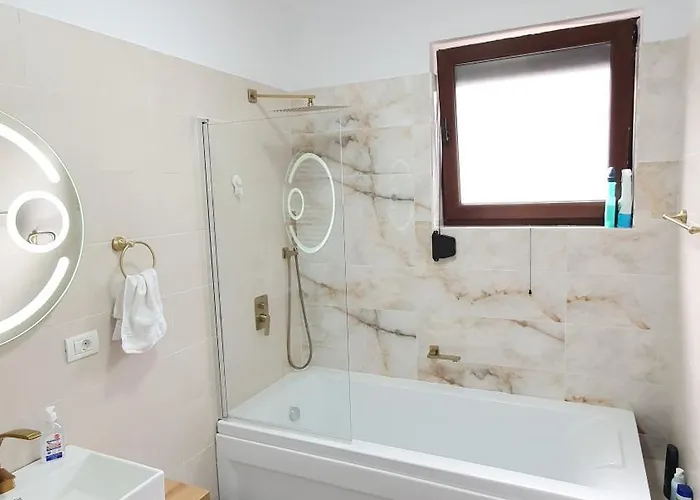 Mrs House 1 * Bucureşti